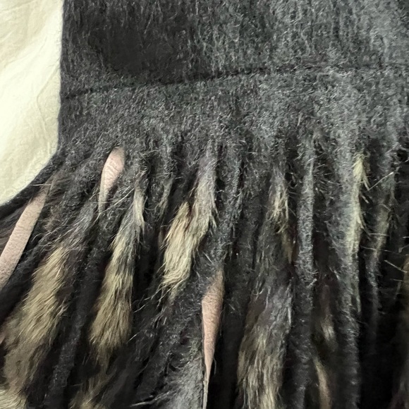 NWOT 100% cashmere and real fur shawl wrap - Picture 13 of 13